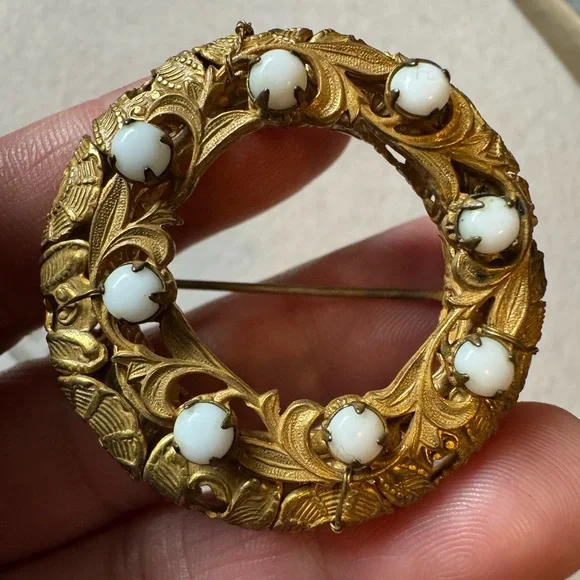 Unsigned Vintage Miriam Haskell preowned vintage brooch - Picture 4 of 17